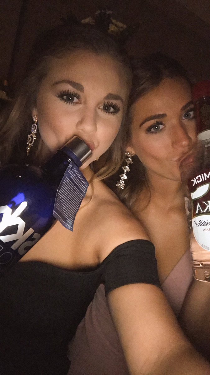 AimeeBrien's tweet photo. Fav this if you think @Br00ke100 should get blackout!!!!! #Bacchus17 https://t.co/jqQNZBVr9j