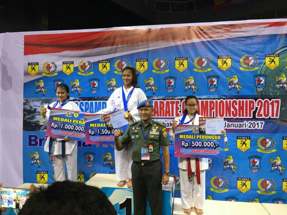 Selain itu, kemenangan juga diraih oleh Dinda Ayu (Fikom 2016) yang berhasil meraih Juara 1 Kumite Senior Putri -55 KG (3/4) <a href="/karateunisba/">Karate UNISBA</a>