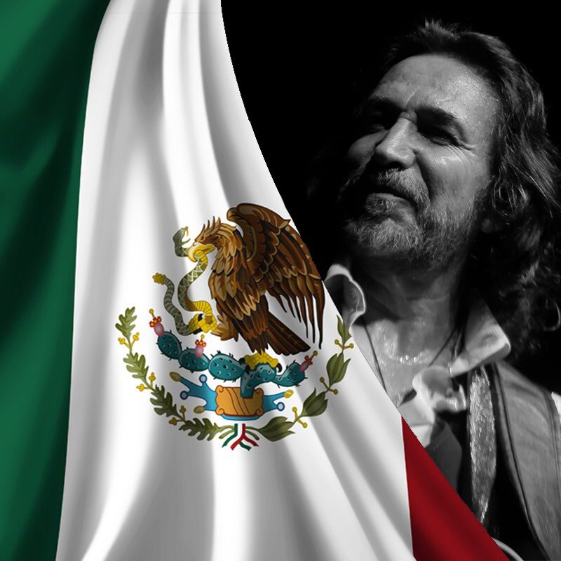 juanadelbarco's tweet photo. Mi Orgullo #Michoacano #Mexicano defendiendo y abrazando su Bandera! @MarcoASolis Buenas noches Marco !! Ejemplo y Fortaleza, sin Muros !! https://t.co/AGWCKFSPSF