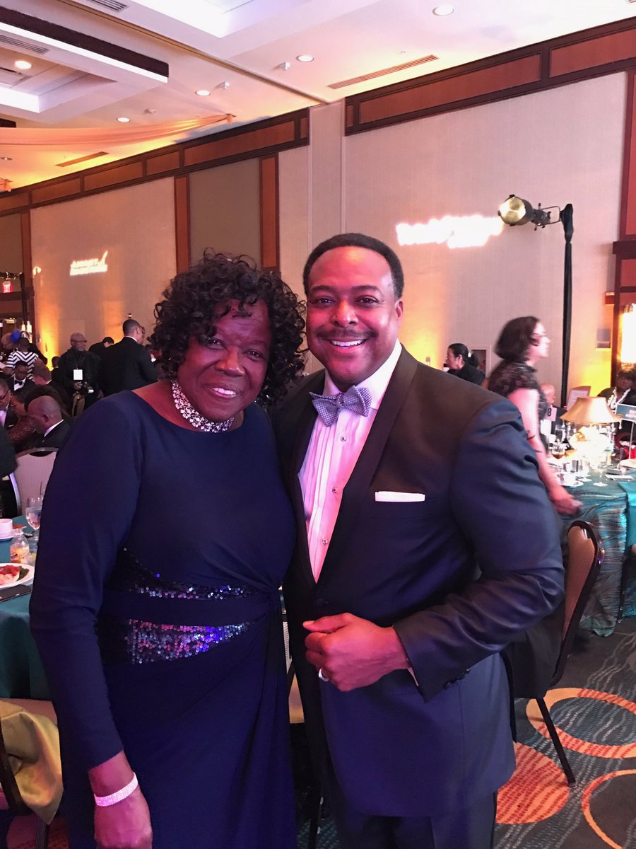 JMA_Solutions's tweet photo. @JMA_Solutions with tonight's MC @ABC7News Leon Harris at @UNCF's 2017 Mayor's Masked Ball !
#mmbdc https://t.co/KcOUcixPeJ