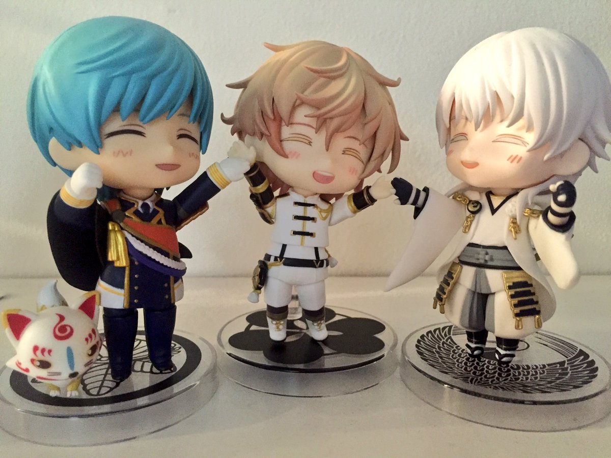 PrlPoltergeist's tweet photo. Mommy and daddy are happy to have #monoyoshi home! ❤️ 
#tsuruichi #toukenranbu https://t.co/ASYCqDjC89