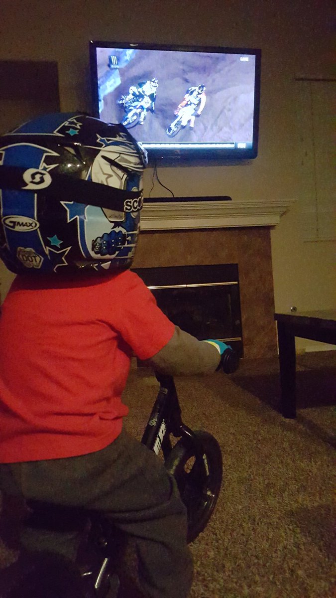JustinBottrell's tweet photo. Watching the race #sxonfox https://t.co/AWXK2EOmH7