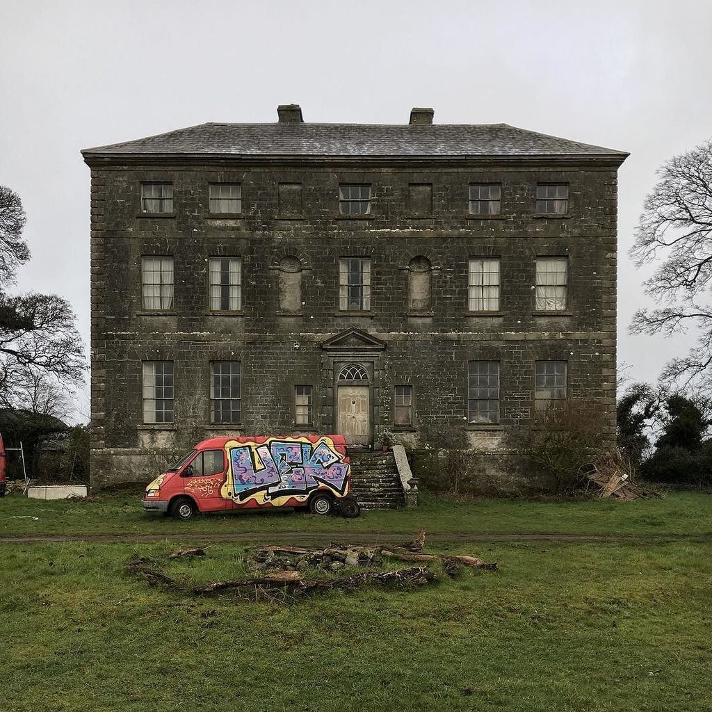 IrishAesthete's tweet photo. Vulnerable to dereliction: Cuffsborough, County Laois dating from c.1770. #Ireland #IrishC… https://t.co/PpDu8pJC0A https://t.co/7OvdF6V8hS