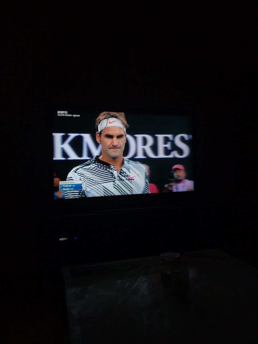 IMY310's tweet photo. #upallnight #AusOpen2017 #rajavrafa @notthefakeSVP @Nike #rf https://t.co/m8y83ZC9Sp