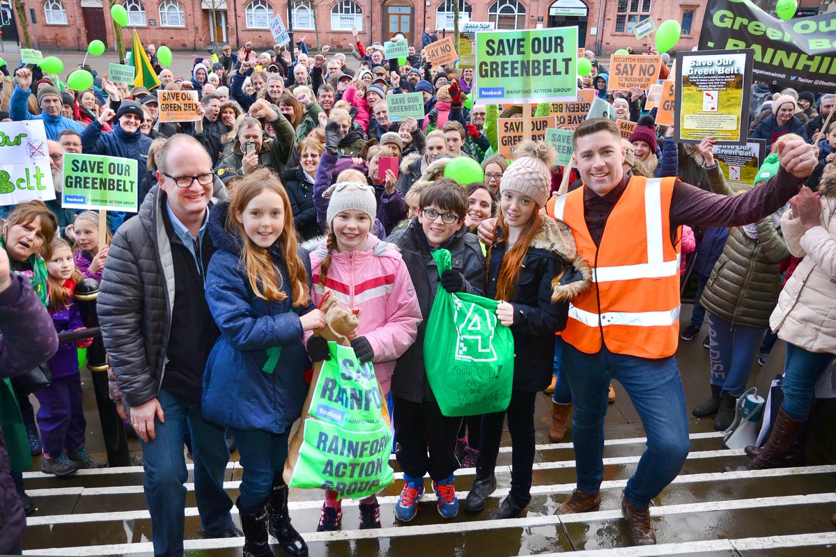 TriffidDay's tweet photo. 400 people yesterday came together against @sthelenscouncil plans to build on #Rainford green belt. #Peston #Marr #Ridge @GavinBarwellMP https://t.co/fDvaYfZnJm