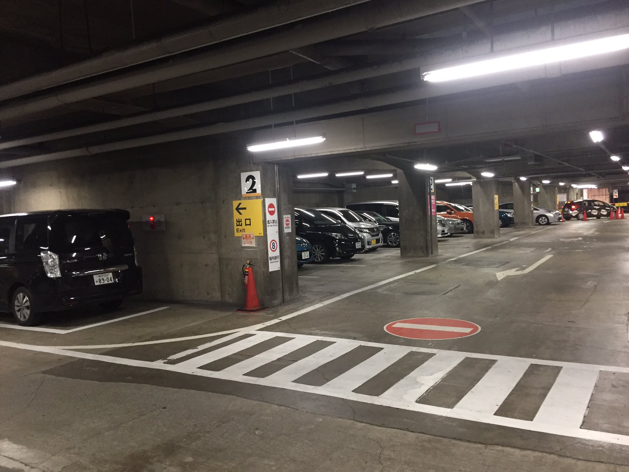 Jp Super Su Twitter イオン東神奈川店 地下駐車場 普通の駐車場だが ショッピングデパート というニチイな呼称と うっすら見えるsatyの文字にグッとくる Jp Super Su Twitter イオン東神奈川店 地下駐車場 普通の駐車場だが ショッピングデパート というニチイな呼称と うっすら見えるsatyの文字にグッとくる