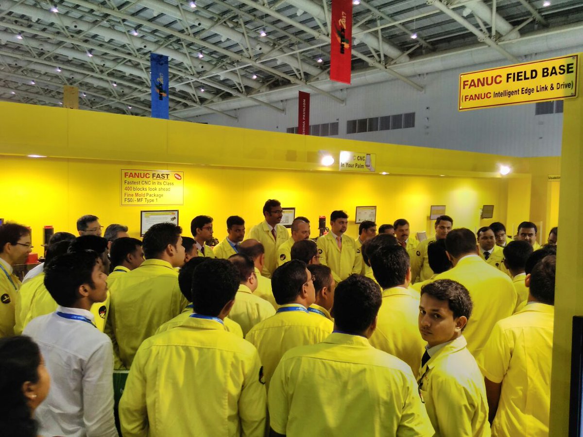 exhibition_z's tweet photo. Team briefing at FANUC stall @IMTEX 2017! #VirtualExhibition #Machinetoolexhibition https://t.co/cxRQ4MkXmp