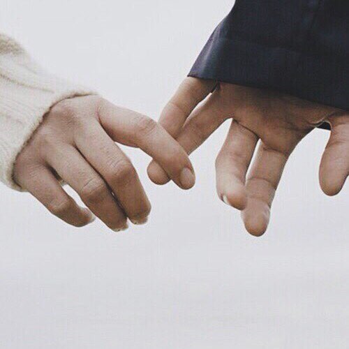 anakelpmos's tweet photo. ❝ The world was collapsing, 

         and the  o n l y  thing 

 that mattered to me was that

                  — she's a l i v e . ❞ https://t.co/rrArjzhQWj