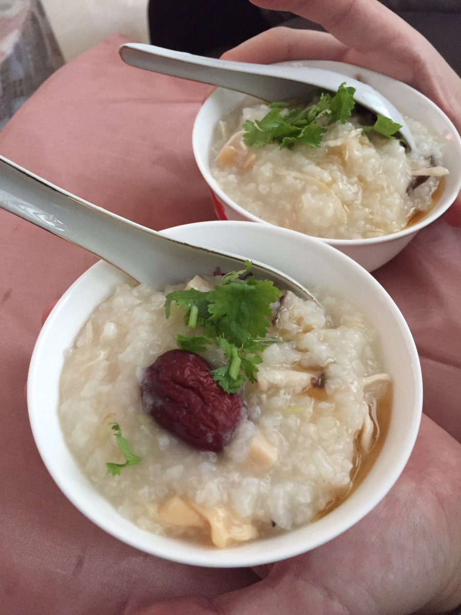thundertweep's tweet photo. Having home cooked abalone porridge during #CNY visiting #HuatAh #SoFragrant #NeedToLearnHowToCook https://t.co/NxluPqKt4Z