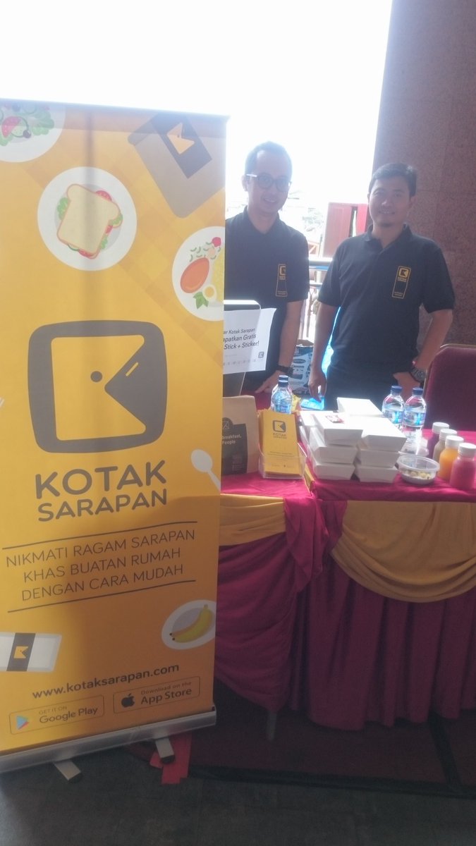 Kunjungi stand kita di Tribute to #hyde di Mangga Dua Square yaa ... cc <a href="/Cielers_ID/">L'Arc~en~Ciel Indonesia</a>