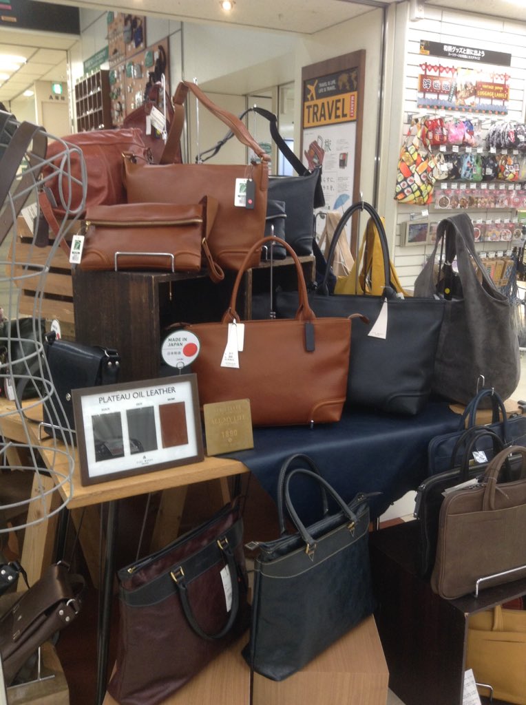Uzivatel 東急ハンズ渋谷店 Na Twitteru 1cフロア正面ステージにて 革バッグ特集が始まりました 全て日本製のバッグで なかでも Made In 渋谷の バニティバッシュ 商品は 柔らかい革が特徴で 老若男女で使いやすいバッグです ぜひ ご覧下さい ハンズ渋谷