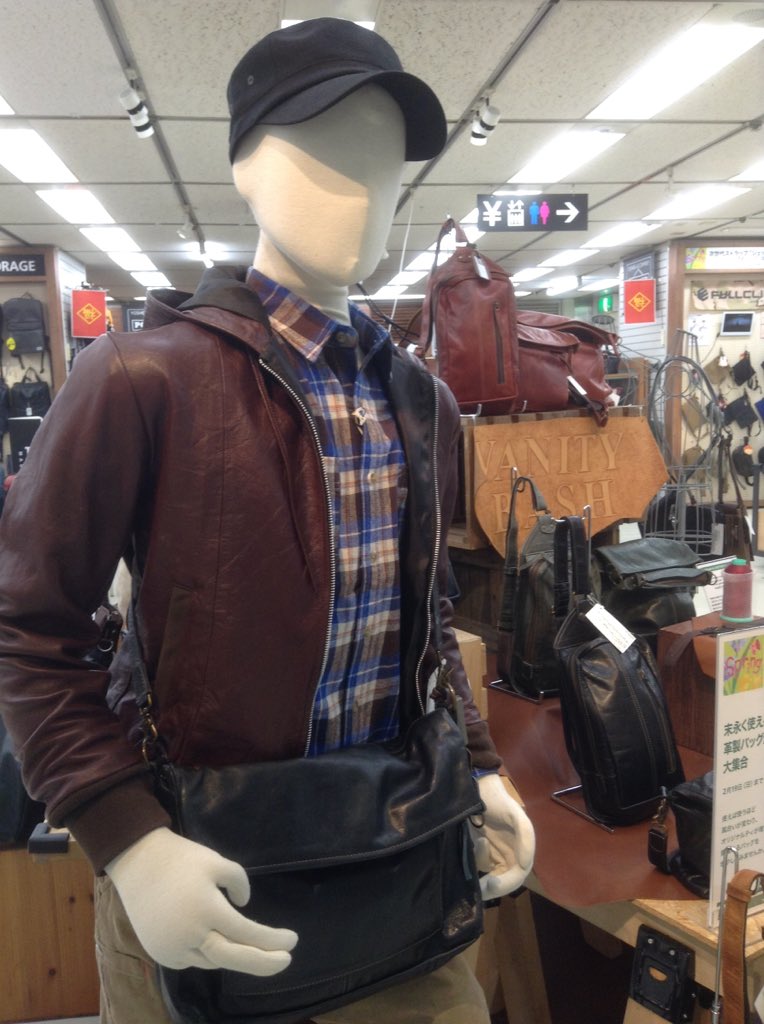 Uzivatel 東急ハンズ渋谷店 Na Twitteru 1cフロア正面ステージにて 革バッグ特集が始まりました 全て日本製のバッグで なかでも Made In 渋谷の バニティバッシュ 商品は 柔らかい革が特徴で 老若男女で使いやすいバッグです ぜひ ご覧下さい ハンズ渋谷