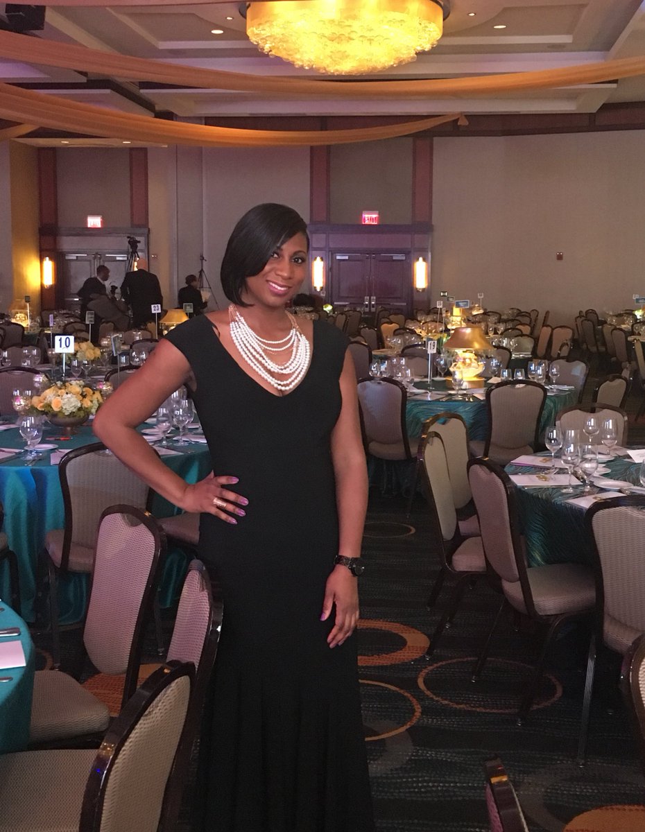 ashlei_stevens's tweet photo. Fun times tonight at @UNCF's 5th annual Mayor's Masked Ball! Thanks to all who supported tonight to help students make it to college! #MMBDC https://t.co/8rhEqiNJts
