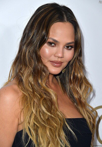TeigenUpdated's tweet image. January 28: @chrissyteigen at the 28th Annual Producers Guild Awards at The Beverly Hilton Hotel in Beverly Hills.