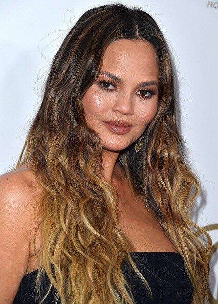 TeigenUpdated's tweet image. January 28: @chrissyteigen at the 28th Annual Producers Guild Awards at The Beverly Hilton Hotel in Beverly Hills.