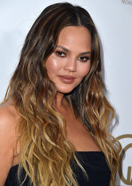 TeigenUpdated's tweet image. January 28: @chrissyteigen at the 28th Annual Producers Guild Awards at The Beverly Hilton Hotel in Beverly Hills.