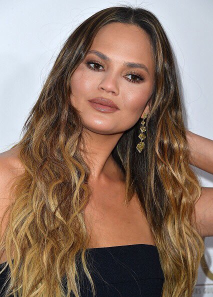 TeigenUpdated's tweet image. January 28: @chrissyteigen at the 28th Annual Producers Guild Awards at The Beverly Hilton Hotel in Beverly Hills.