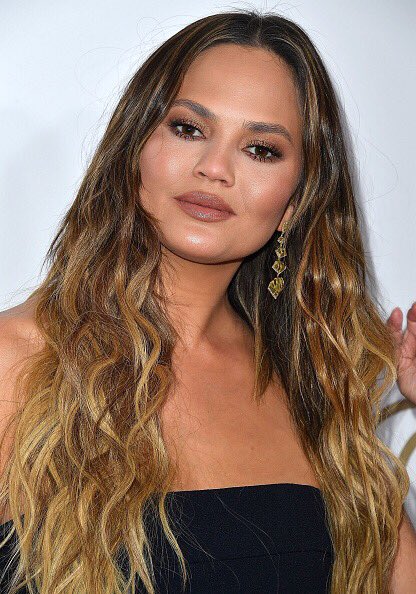 TeigenUpdated's tweet image. January 28: @chrissyteigen at the 28th Annual Producers Guild Awards at The Beverly Hilton Hotel in Beverly Hills.