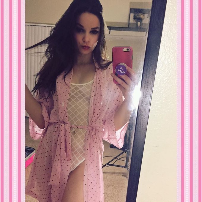 I like fine wine 🍷 French lingerie 👙and large tips 💰on https://t.co/V2pIKW1TNj ⏰ by 11pst https://t.co/c9t82g01DG<a href="/tag/mvsales"class="tags"><span>#mvsales</span></a>