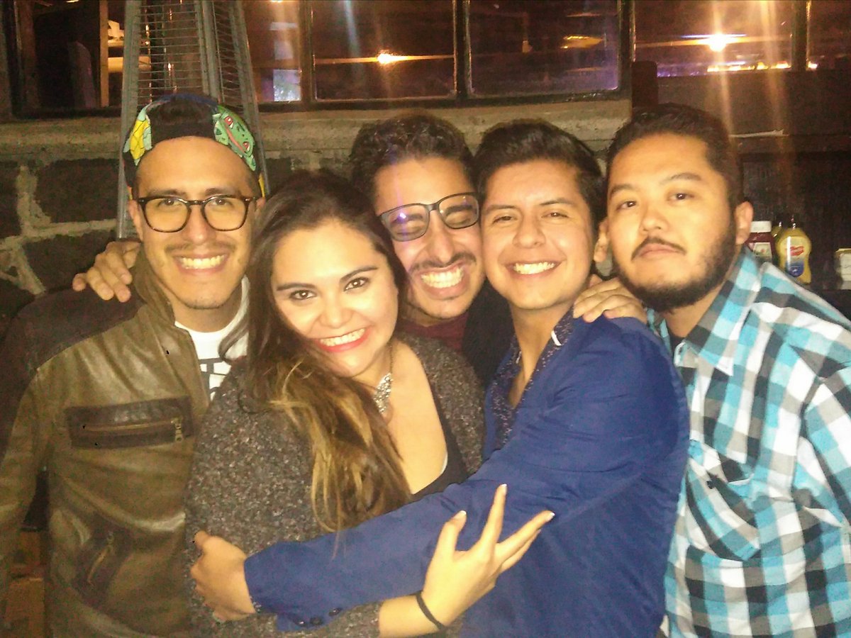 7PMTokyo's tweet photo. Feliz cumpleaños, señor @danielinfame! Lo queremos! #ElsaRealness XD XD XD @iRobStar @victorhoyos https://t.co/cyoTbjGXnx