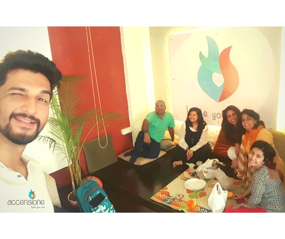 accensionesoul's tweet photo. Selfie time at @accensionesoul with @ColorsTV stars @avika_n_joy and @manishmischief https://t.co/s4kgDrAno7