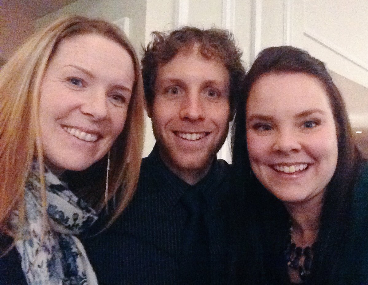 CoachJamieBell's tweet photo. Ottawa Reunions at the @rowingcanada banquet! https://t.co/LYZkTrP0WY