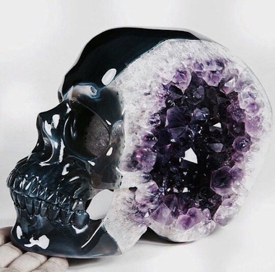 AmazlngPictures's tweet photo. Skull geode 😮💀💎 https://t.co/Tx6q3aEaZu