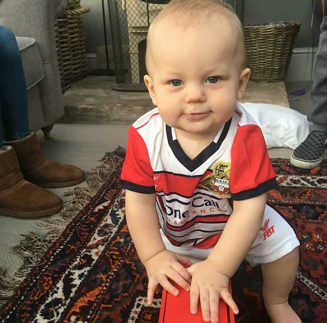 1DKAT42's tweet photo. Like father like son 👨👶😙
I don't see the difference 😝
@Louis_Tomlinson 
Cute Donny boys 😍⚽🏃💕
#miniLouis https://t.co/4oJSpzAAUR