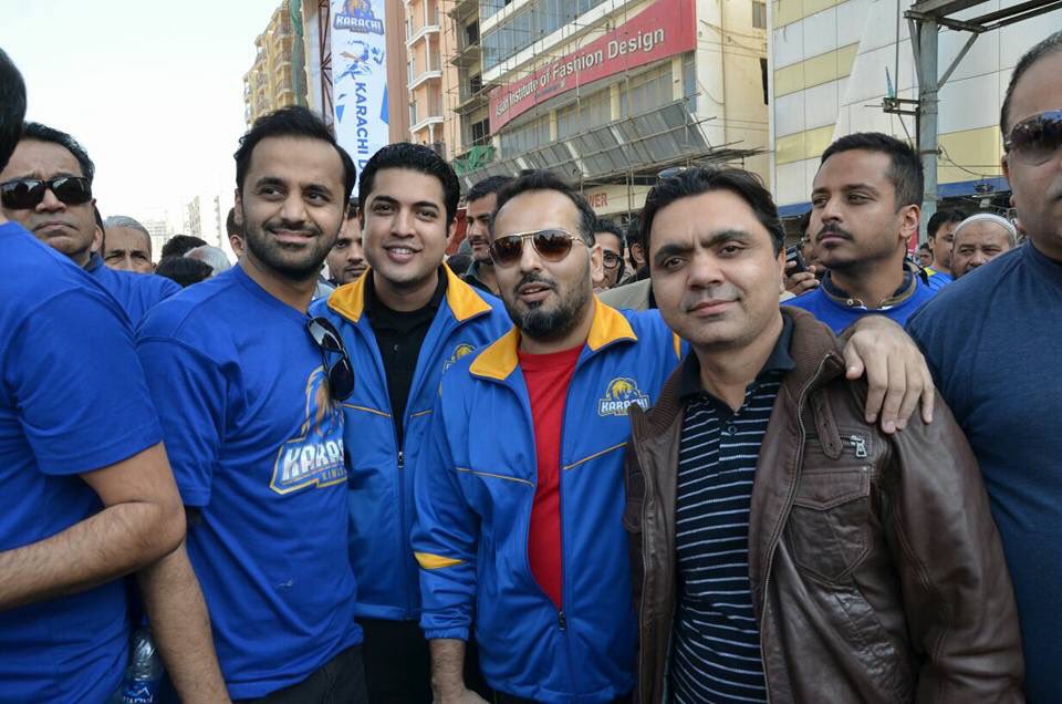 Dureyyy's tweet photo. @WaseemBadami @iqrarulhassan #WaseemAktar @Jerjees at #2Talwar #KarachiKings #KkMarathon #KarachiJeetayGa #Dillonkbadsha #PSL2k17 #Karachi✌✌ https://t.co/0Ci8uGzJfN