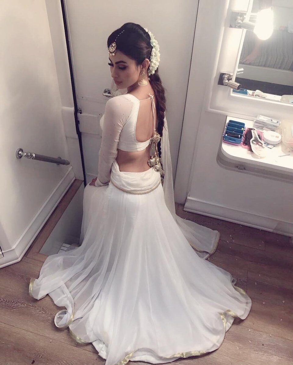 Iqrakhan2045124's tweet photo. @Roymouni 😘Beauty means mouni roy 😘ur princess 😘😍❤❤💚❤🌹🌹🌹🌷 https://t.co/iYCexVW3AX