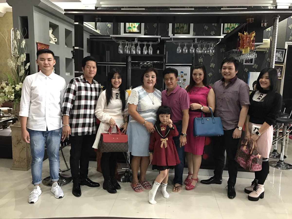 Happy cny 2017🙏🏻🐥🐓🌹💚family