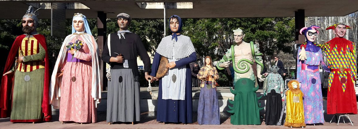 GerardPouget's tweet photo. 30 anys dels gegants de Salou!!! Avui, amb totes les figures! Felicitats, Colla Gegantera de Salou #salou #gegantssalou https://t.co/OH9wgXvHuO