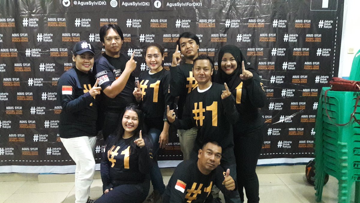 firdian_tika's tweet photo. @SohibAHY Jakarta Barat semakin kompak memenangkan @AgusYudhoyono @sylviana_murni ☝ https://t.co/xqb0F1AWVk