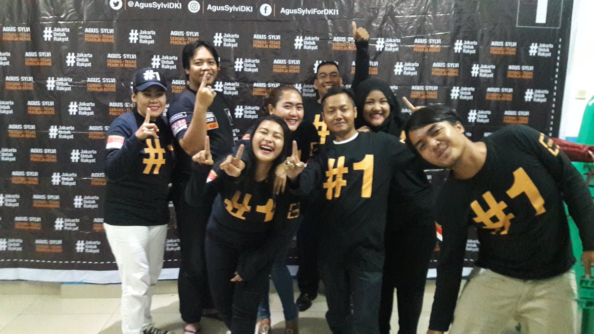 firdian_tika's tweet photo. @SohibAHY Jakarta Barat semakin kompak memenangkan @AgusYudhoyono @sylviana_murni ☝ https://t.co/xqb0F1AWVk