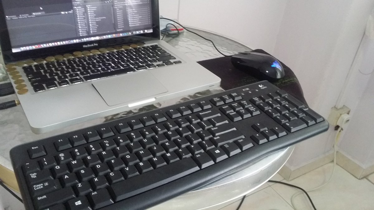 WhiteSponge's tweet image. My new setup for #gamedev and #TwitchTV! Using the external keyboard since the one on the Macbook is screwed lol