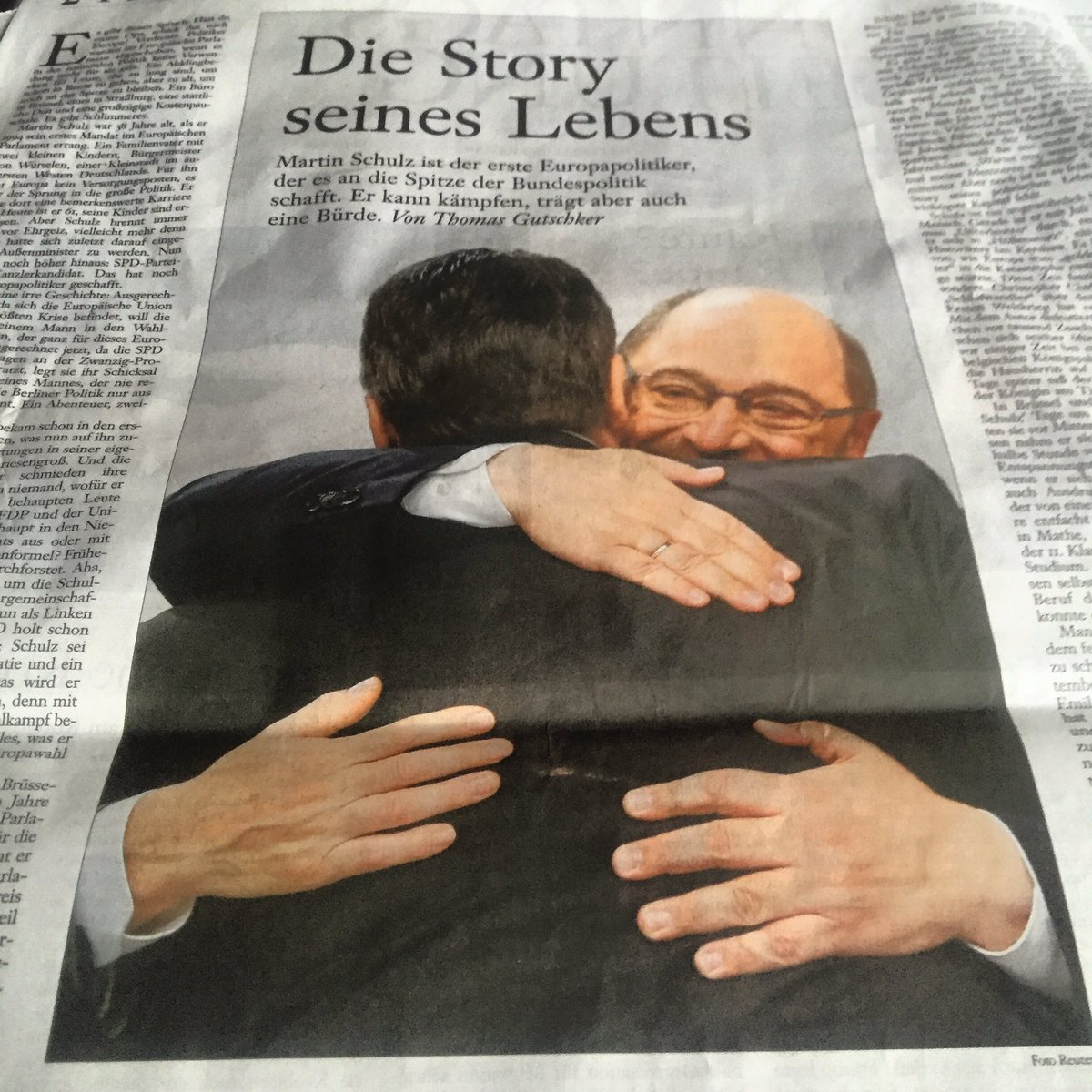 rasenspiesser's tweet photo. Was will uns die Frankfurter Allgemeine Sonntagszeitung mit dem Bild sagen? Mit #Schulz gibt es mehr Arme? https://t.co/6qwFKeQ7xK