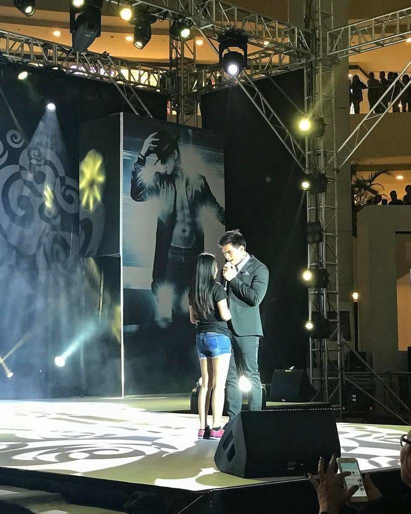 hashtags_abscbn's tweet photo. Z17
one lucky girl! https://t.co/AV5uPYuABJ https://t.co/F1igHs8I3J