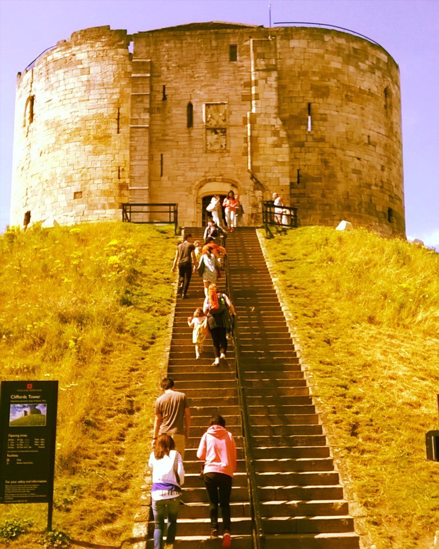 MyPhotographySP's tweet photo. #York #Yorkshire #CliffordsTower #Tower #Romans #RomanWalls #photography https://t.co/uZ0bDVe6fO