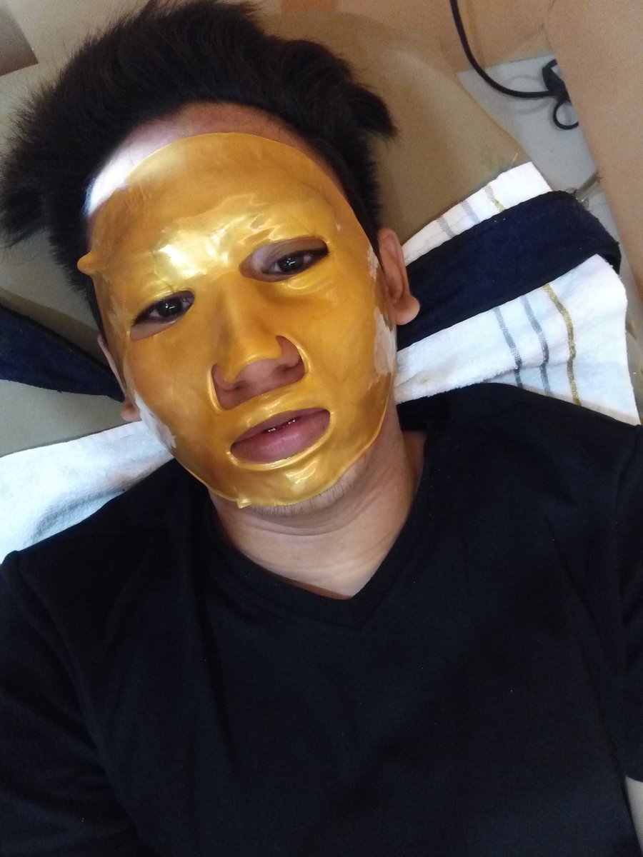 domarjosh's tweet photo. Im the mask. :) #DermaDay https://t.co/nu9SsxoVNo