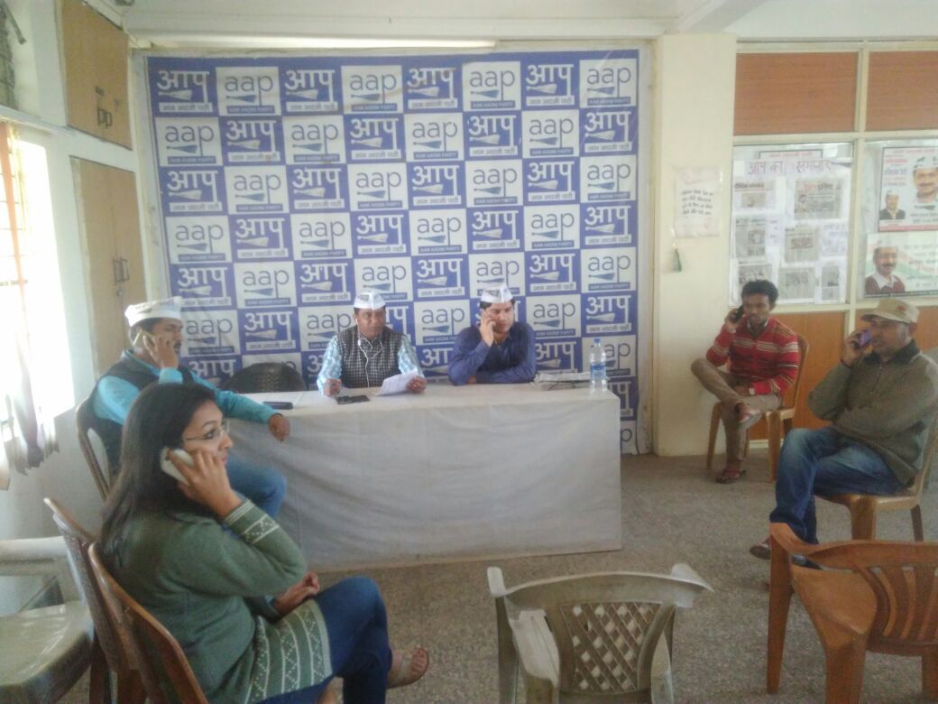 AAPcallCampaign's tweet photo. AAP Bhopal volunteer participating in Punjab n Goa sunday call marathon
Join AAP Call campaign 4 Punjab Dial 18001235601
For Goa 18001022151 https://t.co/ZIEPQhJqVQ