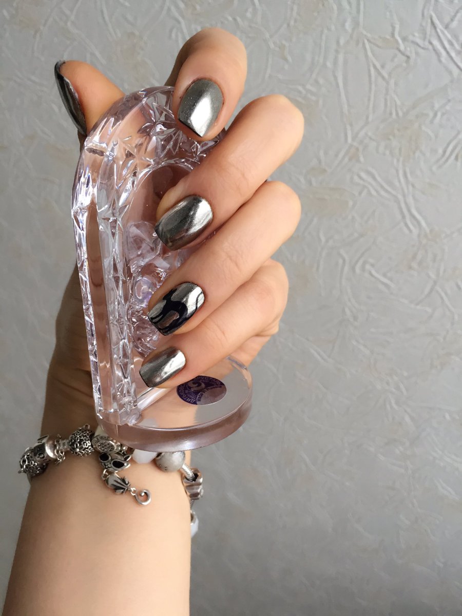 _DeoRex's tweet image. По серьёзному готовимся к предстоящим #выставка, тематический #маникюр с логотипом нашего питомника #кошка #корнишрекс