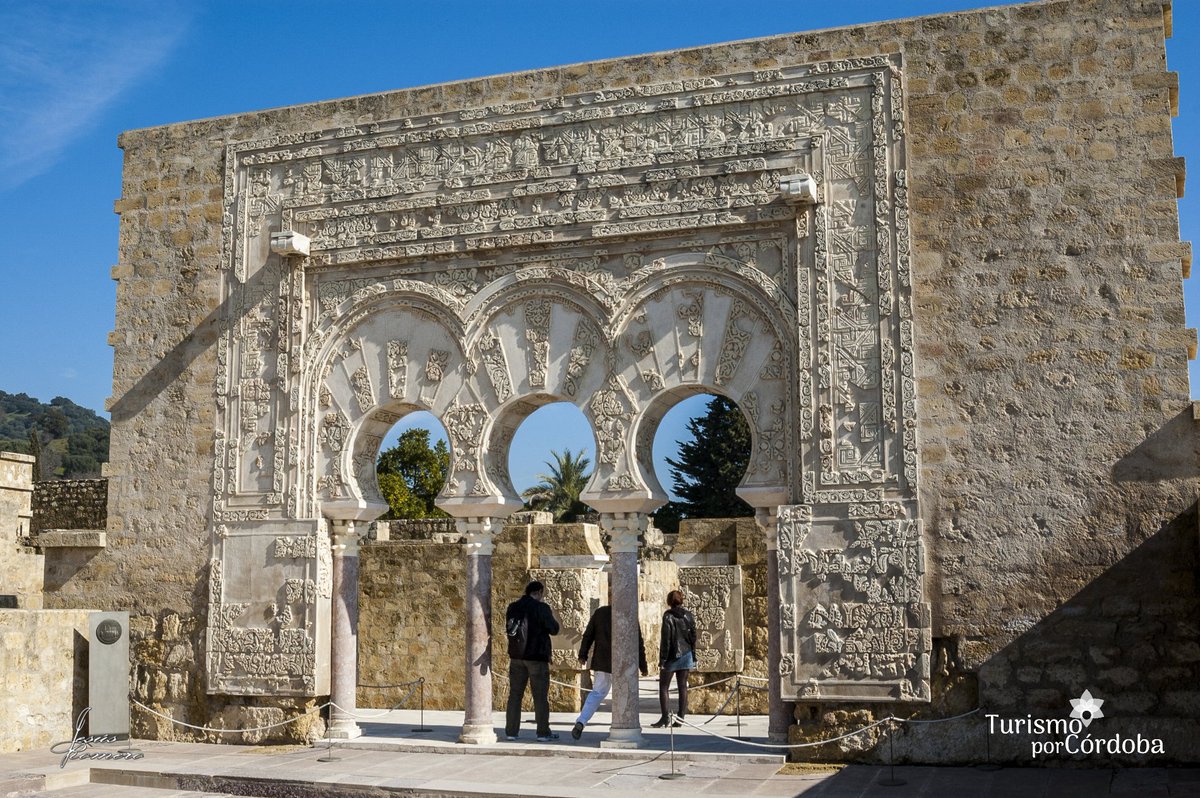 Medina Azahara (Madinat al-Zahra), la ciudad palatina que mandó edificar Abderramán III, unas vistas únicas a su ciudad de acogida.