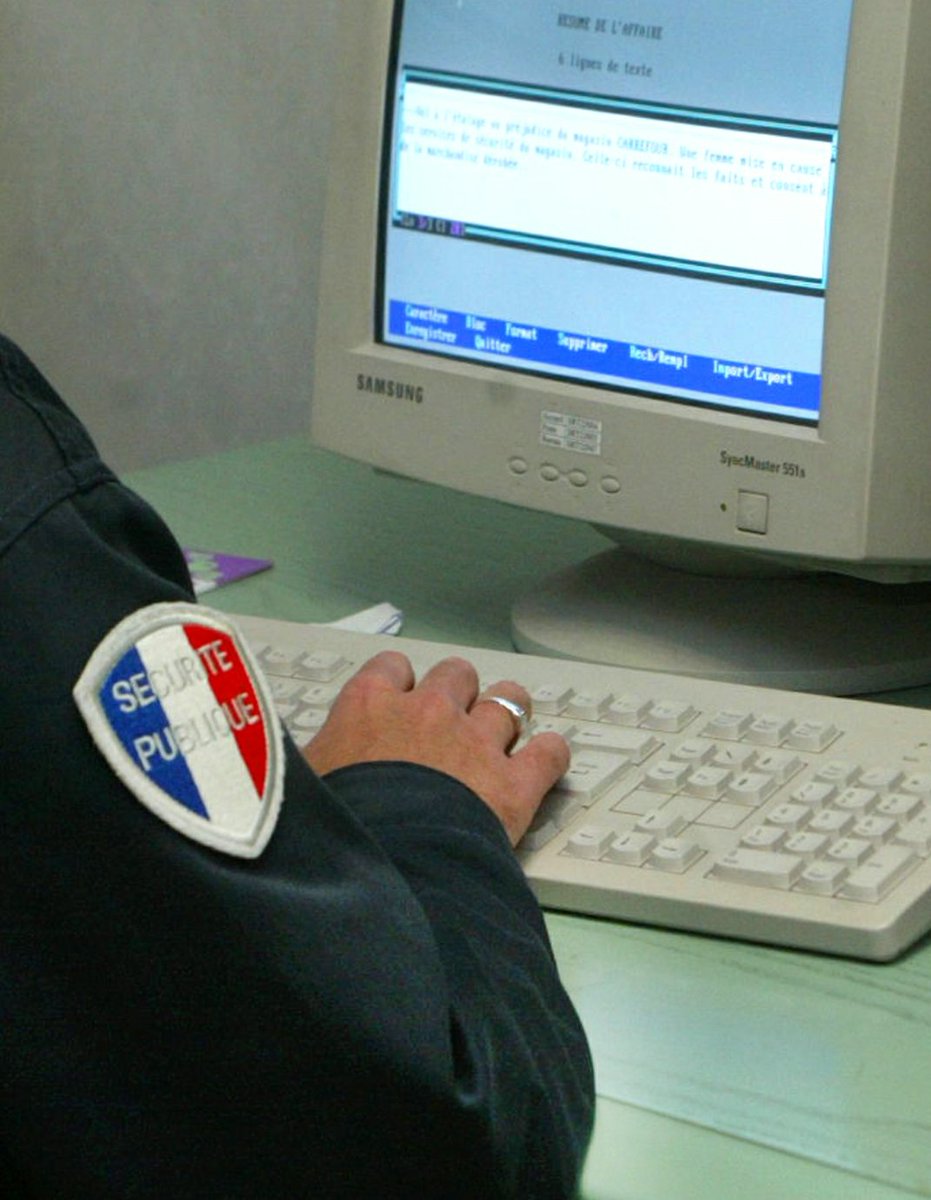 PoliceNat69's tweet photo. L @PoliceNat69 vous recommande de déposer en ligne une #preplainte en cas de #Cambriolage et autres vols. Rv sur https://t.co/XHxMDJbtZn https://t.co/sCc2SCD9wC