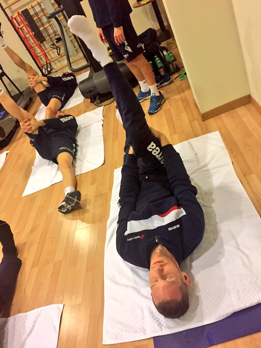 trentinovolley's tweet photo. #Bologna, mattinata con stretching in hotel per la #DiatecTrentino https://t.co/KXlbiD3CQ0