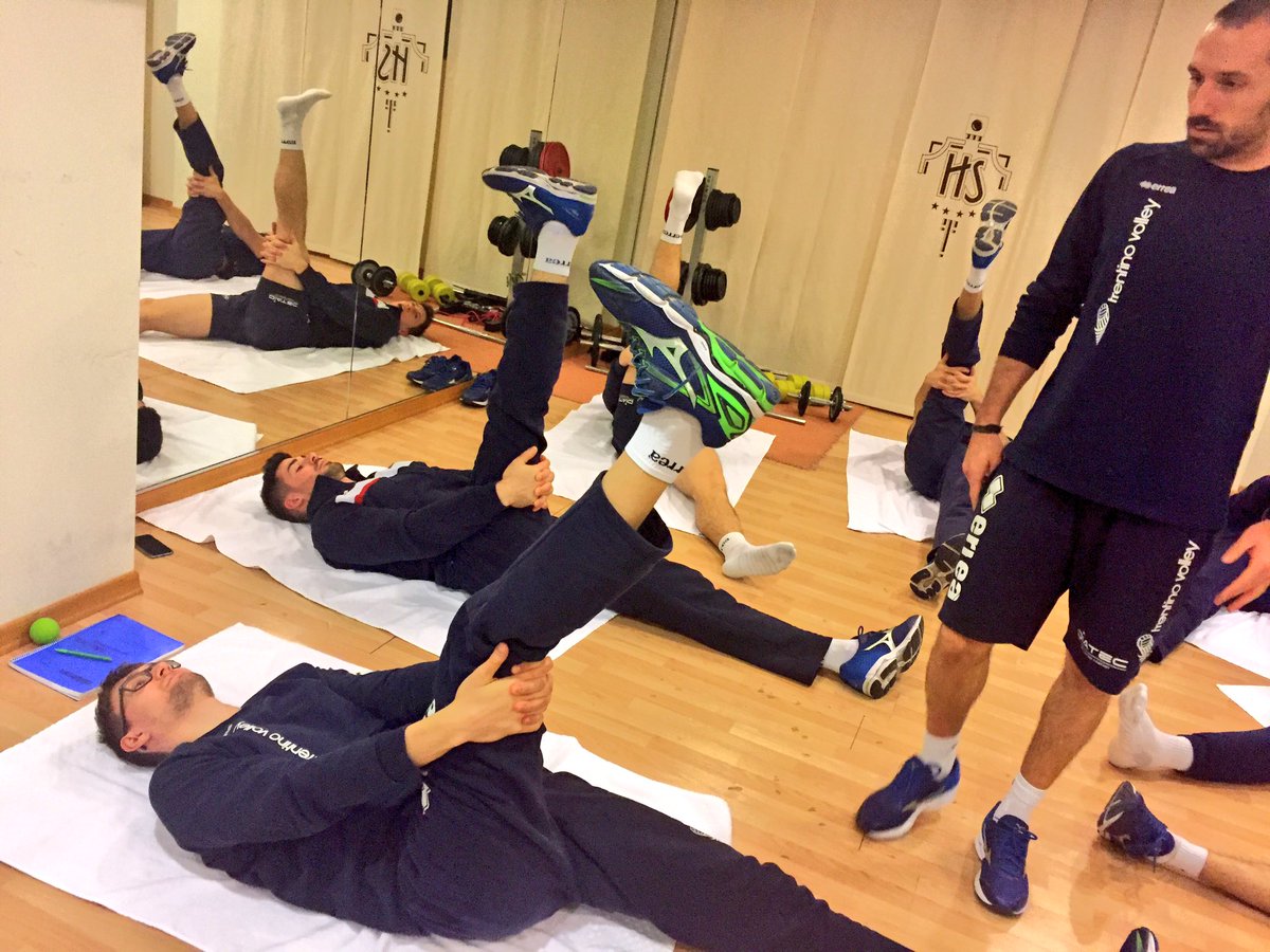 trentinovolley's tweet photo. #Bologna, mattinata con stretching in hotel per la #DiatecTrentino https://t.co/KXlbiD3CQ0