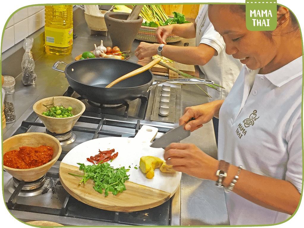 Vanmiddag geven we een Thaise Kookles ism <a href="/KooklesNL/">Kookles.nl</a> in de keukens van <a href="/smaaknederland/">Smaak Nederland</a>.. zin in #thaiskoken