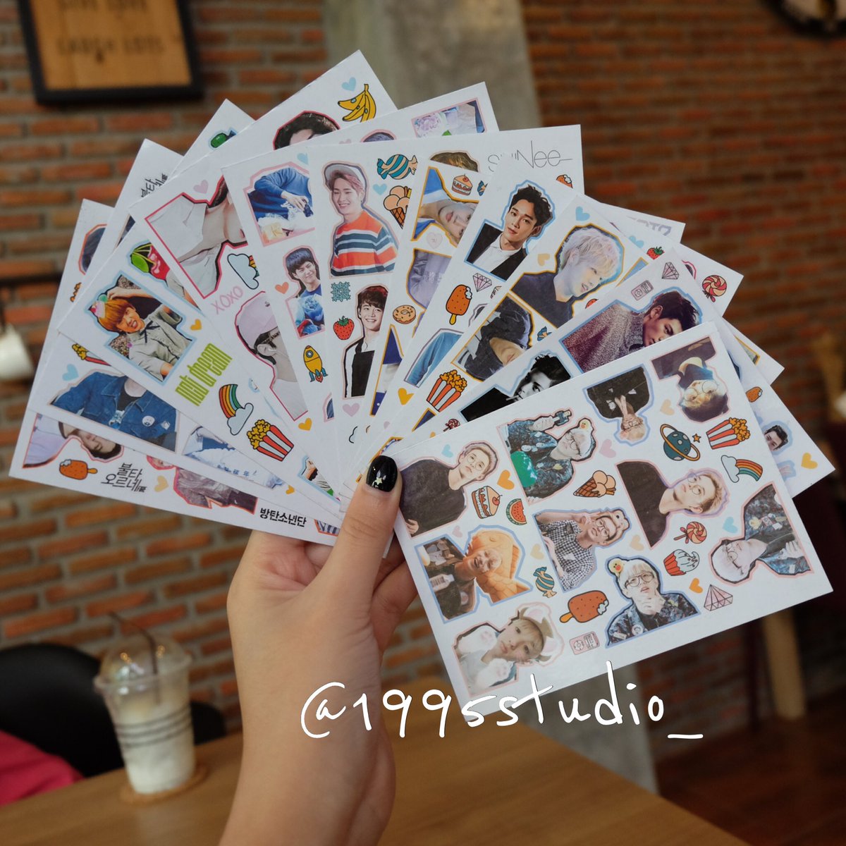 PloyAugust's tweet photo. แจกสติ๊กเกอร์เคป๊อปจากร้านเราเอง เลือกลายเองได้ สุ่มแจก 10 รางวัล แค่RT สุ่มแจกพรุ่งนี้2ทุ่ม รีไปให้ไกลถึงจักราล!! #MissUniverse #Thailand https://t.co/ME9gOhe7LG