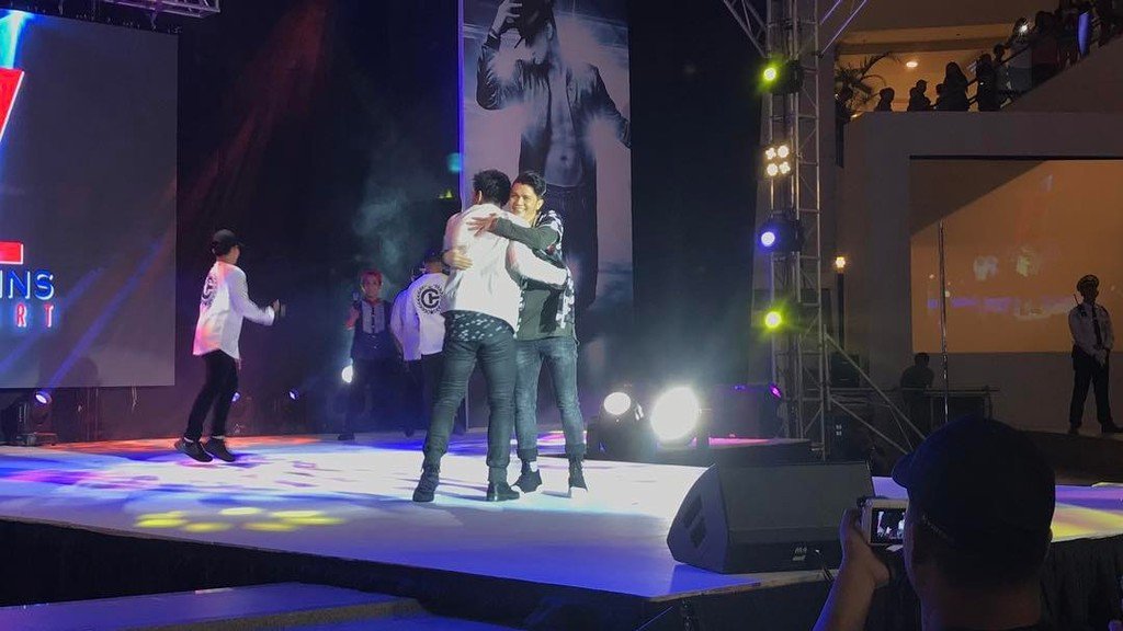 hashtags_abscbn's tweet photo. salamat sa suporta Kuys @vhongx44
#Z17Concert https://t.co/4YqYvPdjGh https://t.co/hHrn6TW1qQ