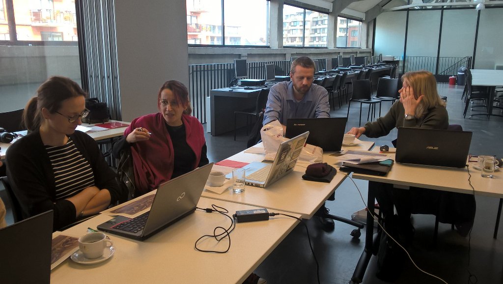 Session about developing overarching questions <a href="/faronet/">FARO</a> #winterschool2017