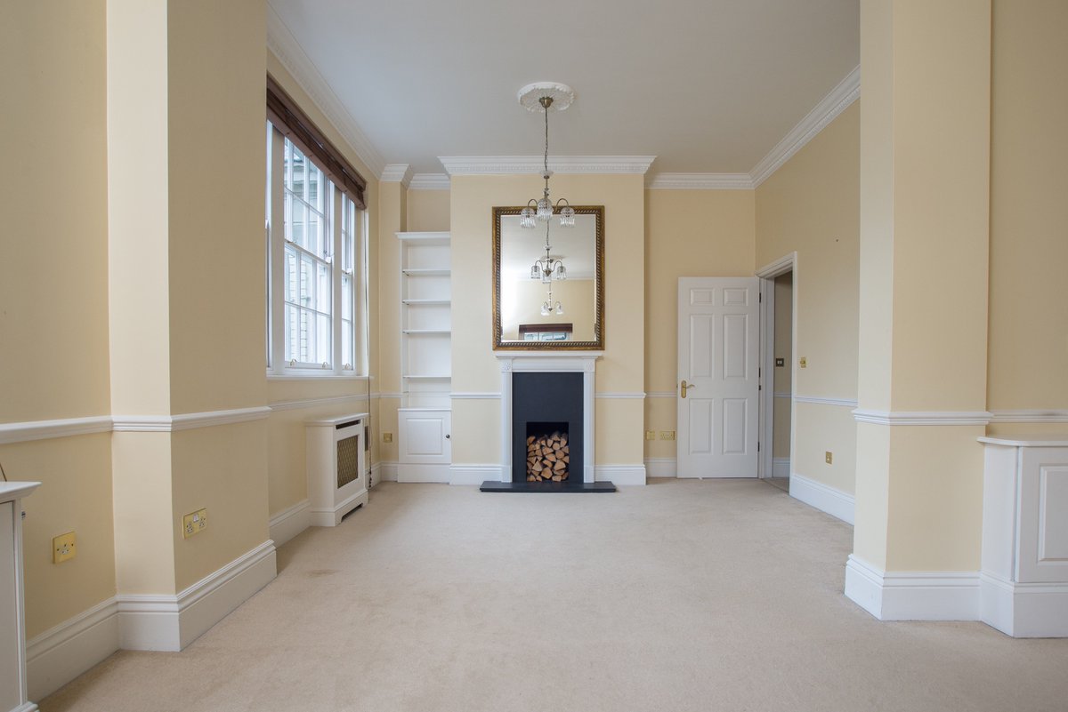 kelspicknell's tweet photo. An apartment ready to move into for sale in Esher Surrey #esher #surrey #forsale #apartment #propertyphoto #gpees #sandownhouse https://t.co/YIMkdTwX1z